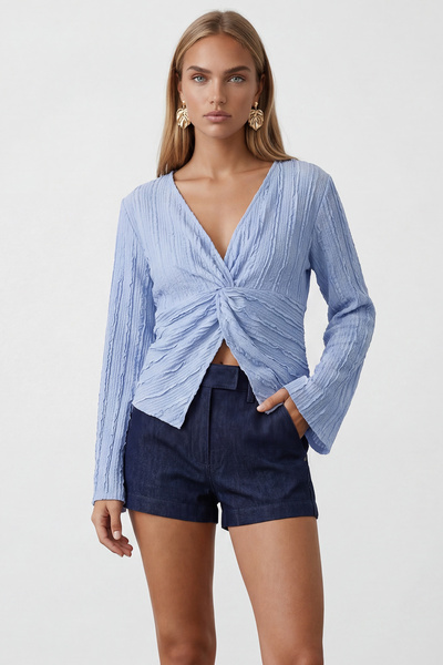 Trend Alaçatı Stili Μπλούζα από ύφασμα με βολάν και λεπτομέρεια σε σχήμα V με...