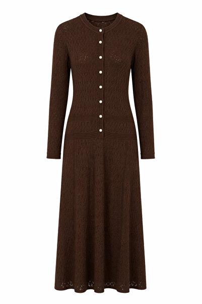 HAZELANNA Διάτρητο καφέ πλεκτό φόρεμα με κουμπιά από πέρλες