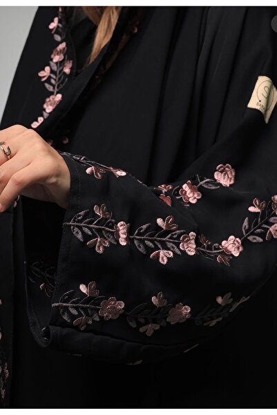 Sara Line عباية بتطريز ورد