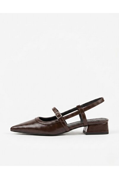 afra shoes حذاء باليه بكعب قصير وتفاصيل حزام من X-Harmony