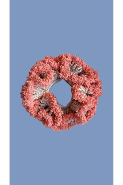 El Yapımı Yumuşak Dokulu Coral Scrunchie – Hacimli Saç Tokası