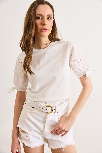 Olalook Γυναικείο λευκό βαμβακερό μπλουζάκι με λεπτομέρεια φιόγκου και δέσιμο...