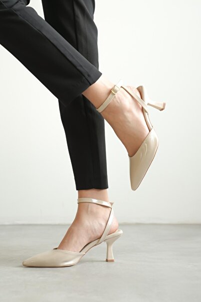 Zerenyus Παπούτσια με τακούνι από δερμάτινο λουστρίνι σε μπεζ απόχρωση Premiu...