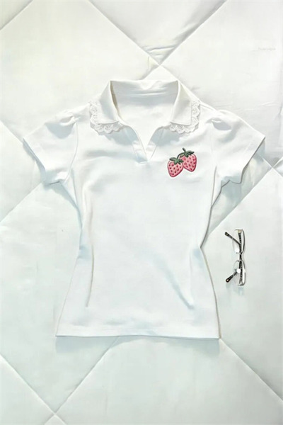 Karakedi Λευκό κοντομάνικο τοπ με δαντέλα φράουλα και λεπτομέρεια στο λαιμό, ...