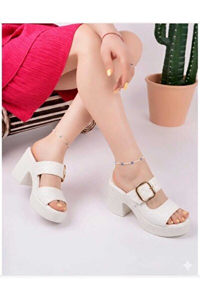 ÖzStep Κλασικά πέδιλα με σφήνα τακούνια και λεπτομέρεια με αγκράφα στο πλάι