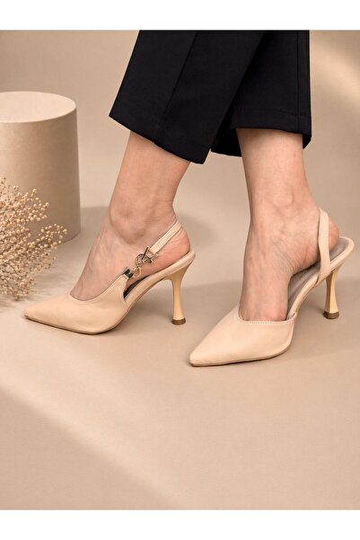 Saltopik Παπούτσια με λεπτομέρεια από δέρμα, αγκράφα και μυτερό τακούνι