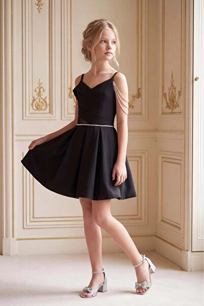 BUTİKHAPPYKİDS Κοριτσίστικο μαύρο βραδινό φόρεμα, κοντό κρεπ, με ένα μανίκι κ...