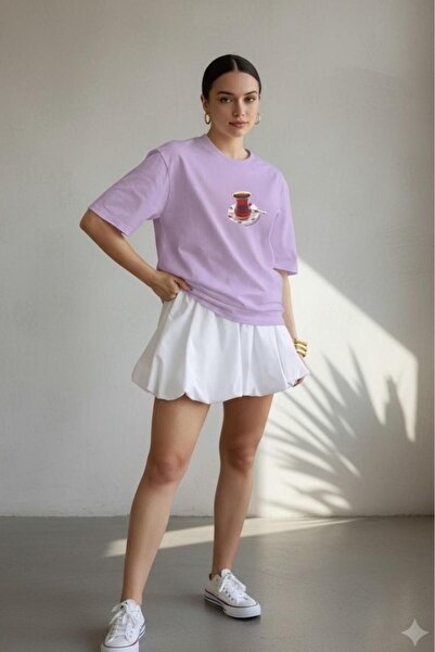 NO 601 Γυναικείο μπλουζάκι με στάμπα  "Lila Çay Is the Main Character " σε μο...