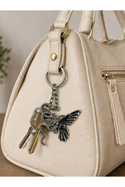 HER ŞEY NOTA www.herseynota.com Γοτθικό μεταλλικό μπρελόκ με φιγούρα φτερού φ...