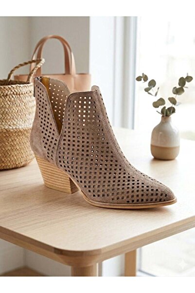 VESS MODA Διάτρητες διαφανείς κοντές μπότες με χοντρό τακούνι και φερμουάρ, κ...