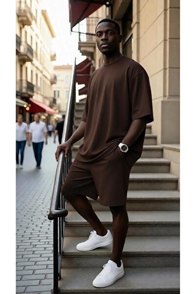 E-ROMA Ελαστικό σετ σορτς και μπλουζάκι από λύκρα σε υπερμεγέθη εφαρμογή 1KH4