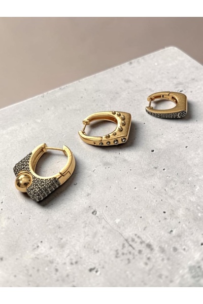 Bo Takı ve Aksesuar Set of Earrings with Triple Zirconia Stone