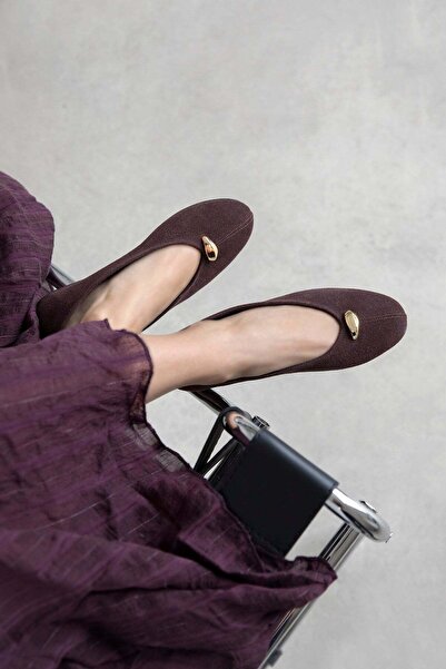 STRASWANS Λεπτομέρεια γυναικείων αξεσουάρ Brett Suede Ballerina Brown
