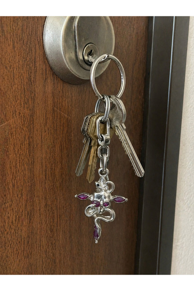HER ŞEY NOTA www.herseynota.com Γοτθικό μεταλλικό μπρελόκ με φιγούρα κρανίου ...