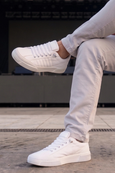 IN-STEP Citycomfort – White Quilted Textured Modern Unisex Sneaker