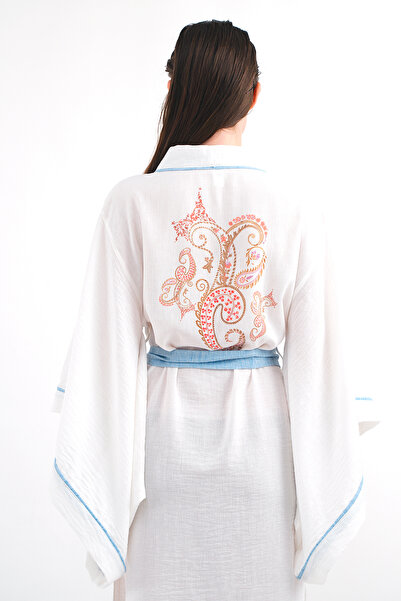 Mita Concept ΛΕΥΚΟ ΛΙΝΟ ΚΙΜΟΝΟ ΜΕ ΤΕΤΡΑΓΩΝΑ ΜΑΝΙΚΙΑ ΚΑΙ ΜΠΛΕ ΛΙΝΕΣ ΛΕΠΤΟΜΕΡΕΙΕΣ