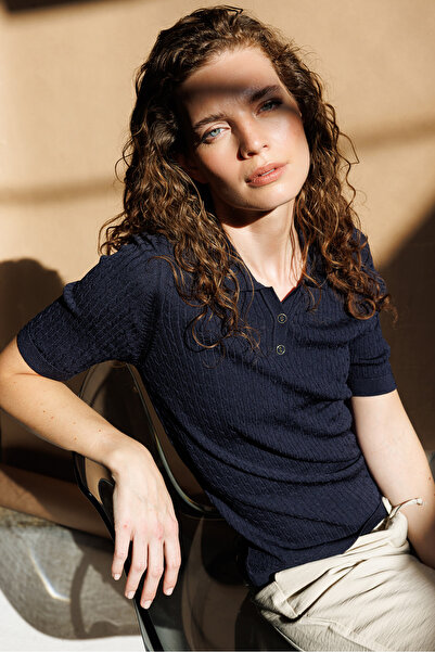 Desen Triko Γυναικεία πλεκτή μπλούζα με λεπτή πλέξη και λαιμόκοψη πόλο 26373 ...