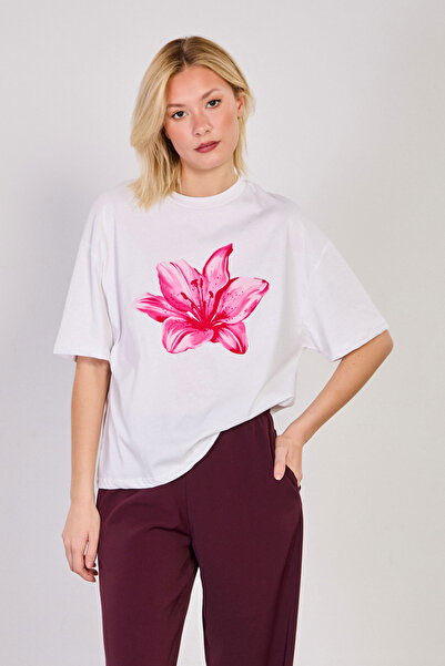 BARRELS AND OIL Γυναικείο μπλουζάκι με στάμπα Lily Oversize - Λευκό/Ροζ