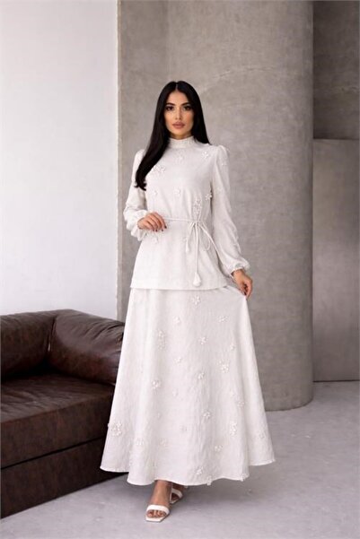 Dipmoda Γυναικείο κοστούμι από λευκό λινό ύφασμα με απλικέ λουλούδια και φούσ...