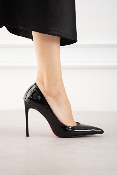 Seniorah Μινιμαλιστικό μαύρο λουστρίνι γυναικείο στιλέτο με ψηλό λεπτό τακούνι