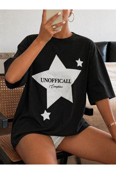 SERBA Tricou de damă oversize cu imprimeu stele, culoare neagră