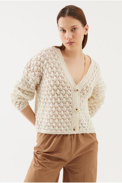 ÖZKURTOĞLU COLLECTİON Γυναικεία ζακέτα από πλεκτό ύφασμα εκρού με ανάγλυφο σχ...