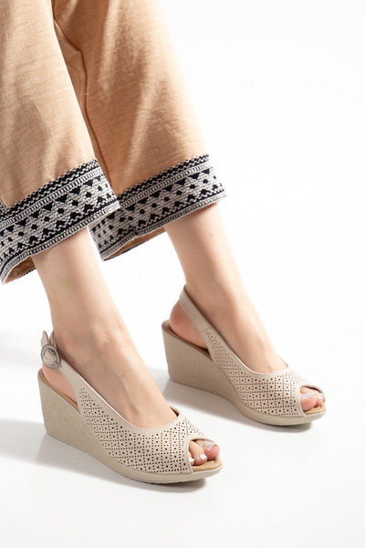 KÜBRA ΓΥΝΑΙΚΕΙΑ ΣΑΝΔΑΛΙΑ ΜΕ ΣΦΗΝΟ ΤΑΚΟΥΝΙ