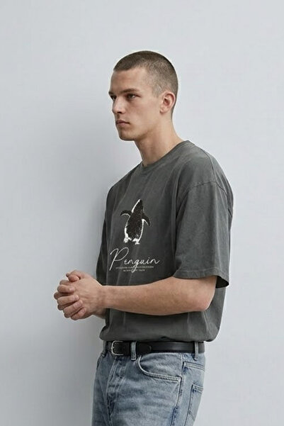 MATERIAL Ανδρικό καλοκαιρινό μπλουζάκι με στάμπα Penguin, oversized, καπνιστό