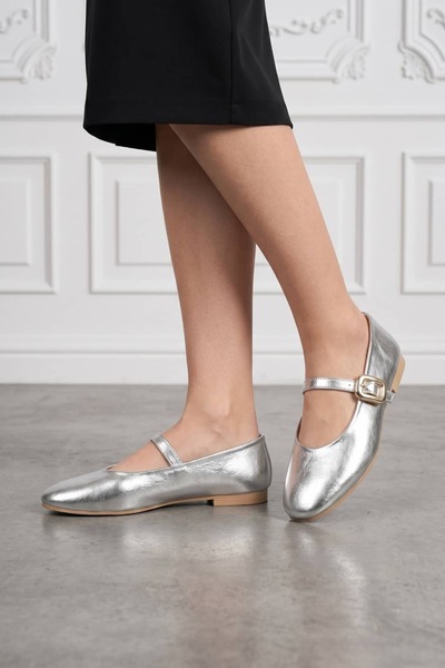 NAVİSHOES Ασημί γυναικεία αγκράφα με ελαστικό λουράκι, εύκολο στην εφαρμογή, ...