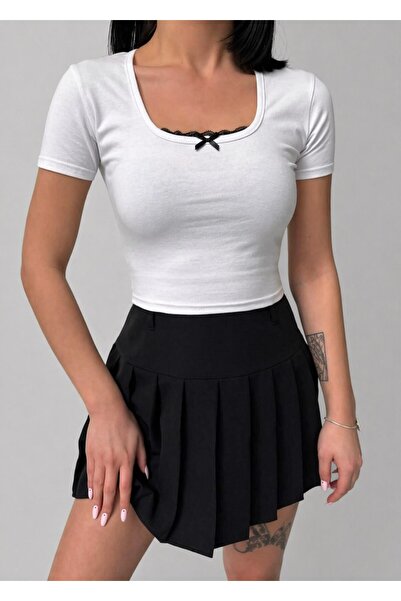 SERBA Γυναικείο κορμάκι σε λευκό χρώμα με δαντέλα και λεπτομέρειες