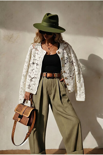 FEMELLE Λευκή ζακέτα με βελονάκι με χρυσά κουμπιά