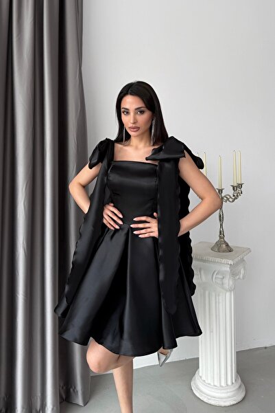 Serica Moda Μαύρο κοντό φόρεμα αποφοίτησης από οργάντζα με φιόγκο