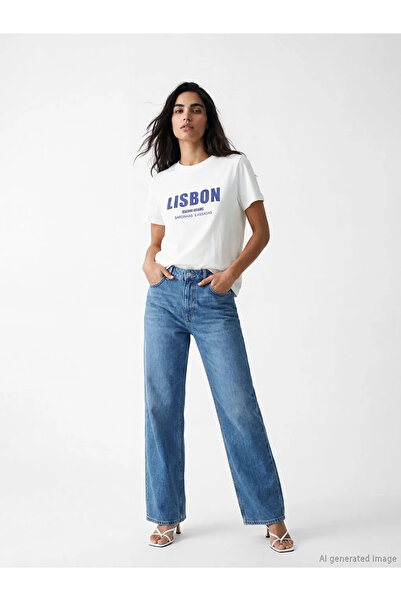 LC Waikiki Λευκό γυναικείο μπλουζάκι με λαιμόκοψη ποδηλάτου και στάμπα Lisbon