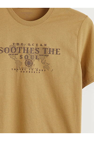 LC Waikiki Κίτρινο ανδρικό μπλουζάκι από χτενισμένο βαμβάκι με στάμπα και λαι...