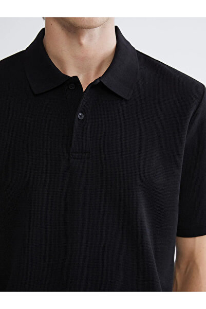 LC Waikiki Μαύρο ανδρικό μπλουζάκι με λαιμόκοψη πόλο και υφή