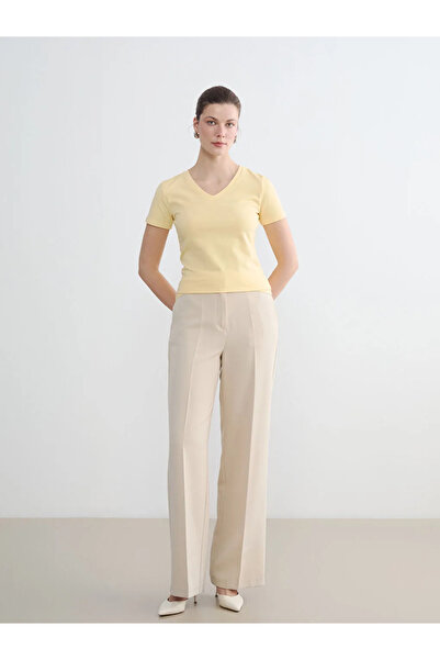 LC Waikiki Κίτρινο γυναικείο μπλουζάκι με λαιμόκοψη V