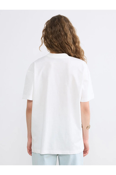 LC Waikiki Λευκό γυναικείο μπλουζάκι με λαιμόκοψη Με κέντημα