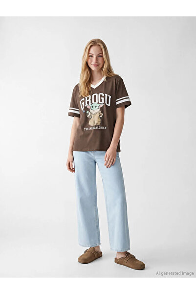 LC Waikiki Καφέ γυναικείο μπλουζάκι με λαιμόκοψη V και στάμπα The Mandalorian