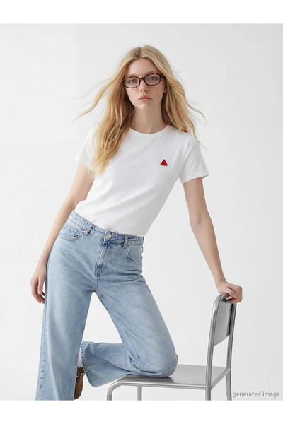 LC Waikiki Λευκό γυναικείο μπλουζάκι με λαιμόκοψη Με κέντημα