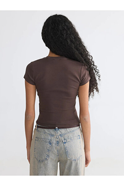 LC Waikiki Γυναικείο μπλουζάκι καφέ με λαιμόκοψη