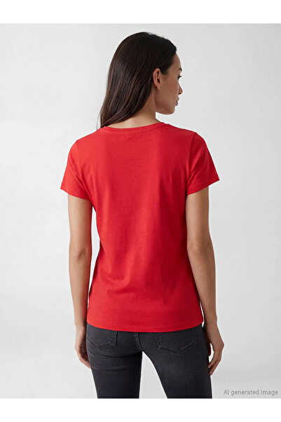 LC Waikiki Κόκκινο γυναικείο μπλουζάκι με λαιμόκοψη V