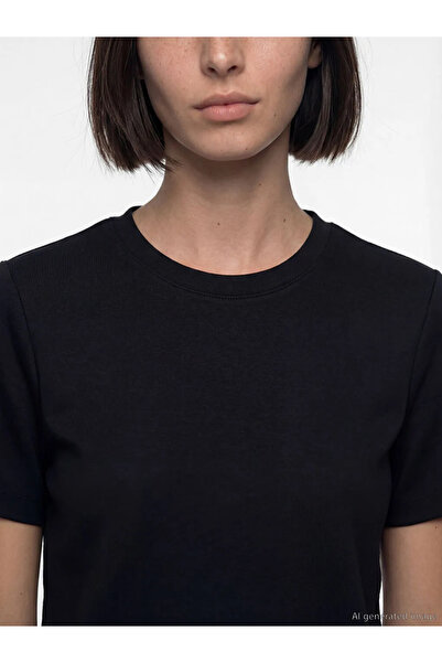 LC Waikiki Μαύρο γυναικείο μπλουζάκι με λαιμόκοψη