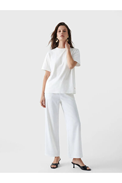 LC Waikiki Γυναικείο μπλουζάκι με λευκό λαιμόκοψη