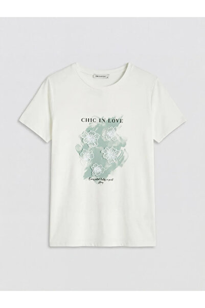 LC Waikiki Λευκό γυναικείο μπλουζάκι με λαιμόκοψη Με κέντημα