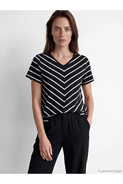 LC Waikiki Μαύρο γυναικείο μπλουζάκι με ρίγες και λαιμόκοψη V