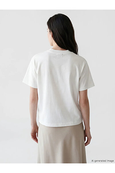 LC Waikiki Γυναικείο μπλουζάκι με απλικέ λευκό λουλούδι και απαλή υφή