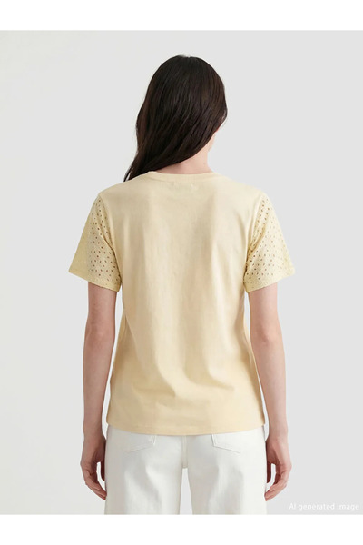 LC Waikiki Κίτρινη μπλούζα με λαιμόκοψη δαντελωτή πλέξη