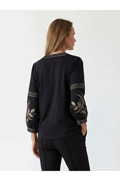 LC Waikiki Μαύρη μπλούζα με κέντημα στο γιακά