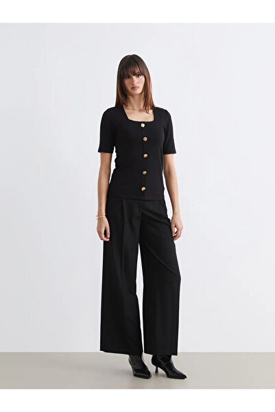 LC Waikiki Μπλούζα με μαύρο τετράγωνο λαιμόκοψη