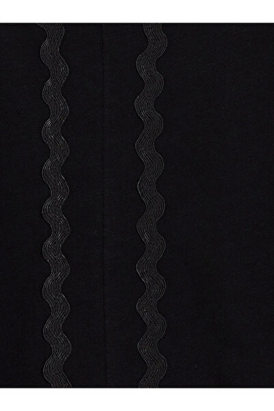 LC Waikiki Μαύρη μπλούζα με κέντημα στον γιακά